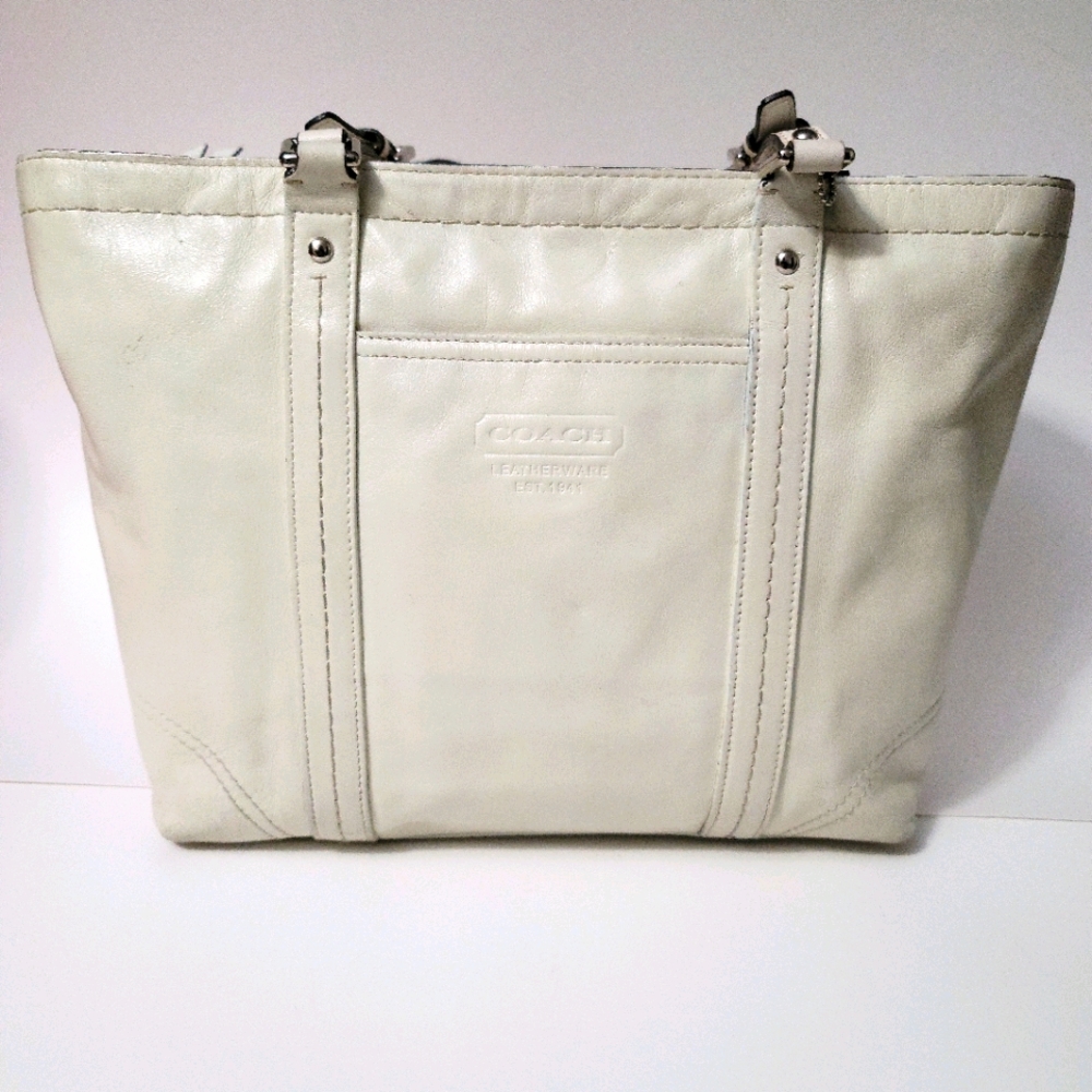 Vintage Coach Leather  Shoulder bag.